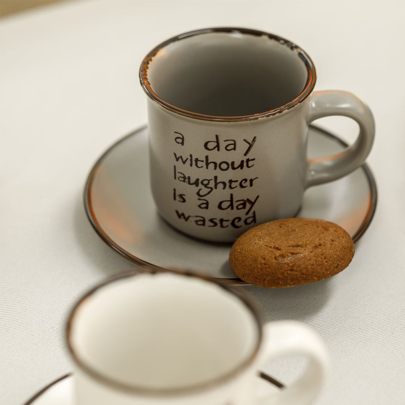 Set 3 cesti si 3 farfurioare de cafea/ceai din ceramica in 3 culori, 130 ml Set 3 cesti si 3 farfurioare de cafea/ceai din ceramica in 3 culori, 130 ml - imagine 2