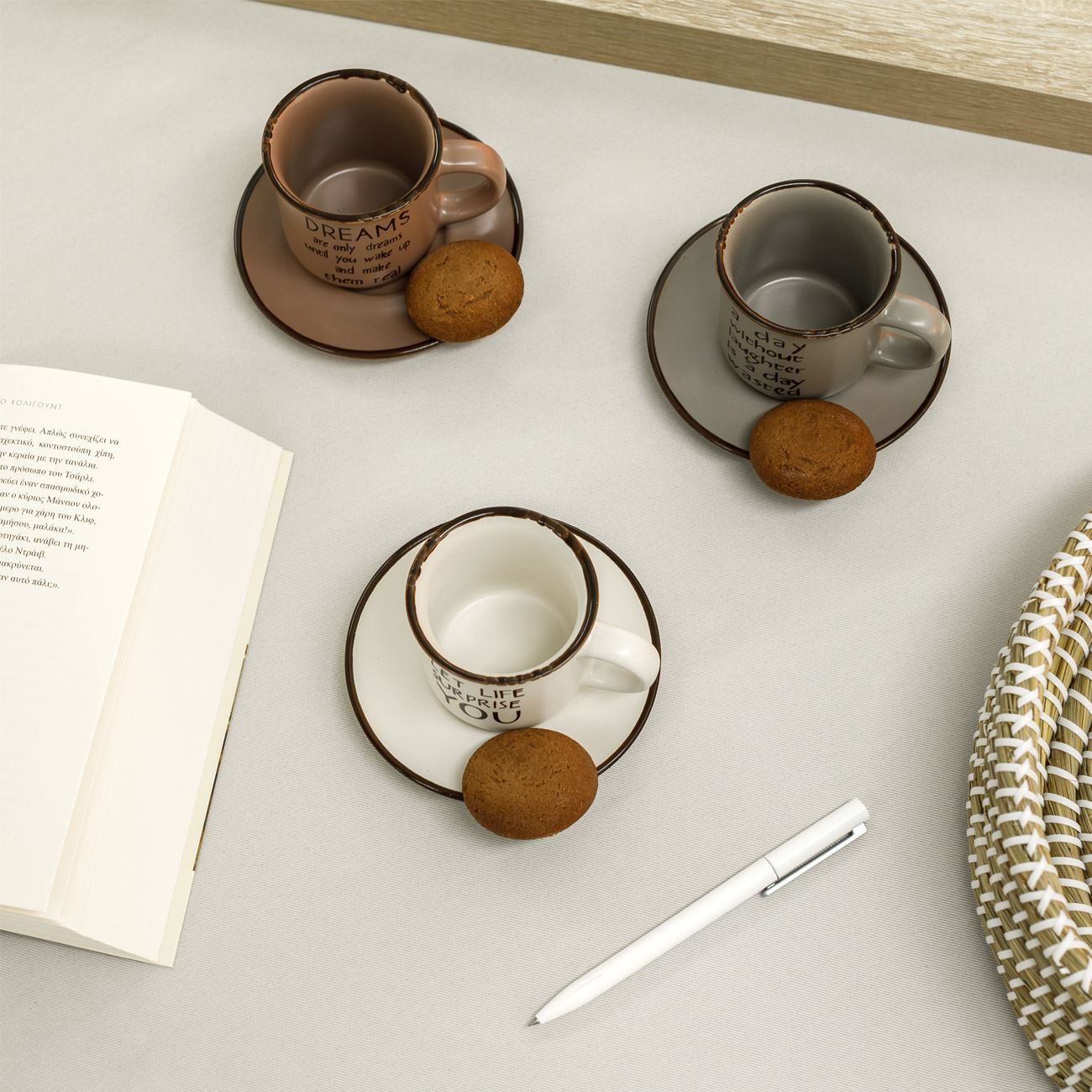 Set 3 cesti si 3 farfurioare de cafea/ceai din ceramica in 3 culori, 130 ml Set 3 cesti si 3 farfurioare de cafea/ceai din ceramica in 3 culori, 130 ml - imagine 3