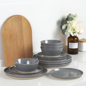 Set vesela, serviciu de masa cu 12 farfurii si boluri din ceramica, farfurii colorate, gri inchis cu puncte negre si baza mata, Callena Saturn