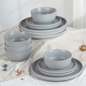 Set vesela, serviciu de masa cu 12 farfurii, boluri din ceramica, gri deschis cu puncte negre, Callena Nordic Simplicity