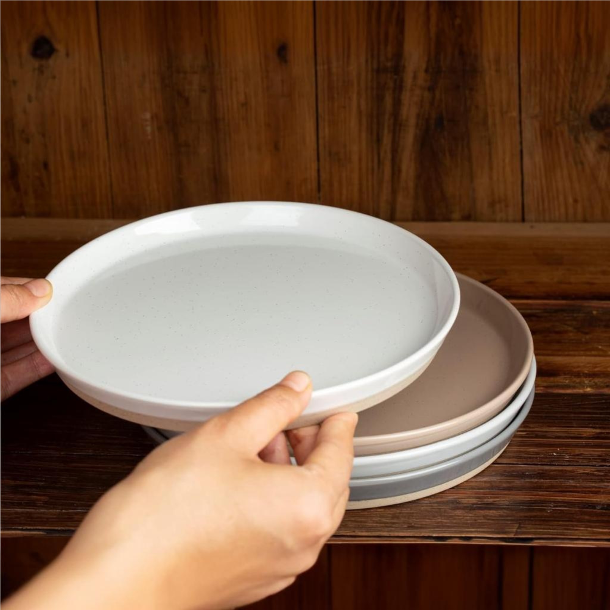 Set 4 farfurii intinse, ceramica, 20 cm, mix culori puncte negre si baza mata, Callena Saturn Set 4 farfurii intinse, ceramica, 27 cm, mix culori puncte negre si baza mata, Callena Saturn