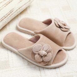 Papuci dama pentru interior, catifelati, cu floare si talpa moale, maro, Callena